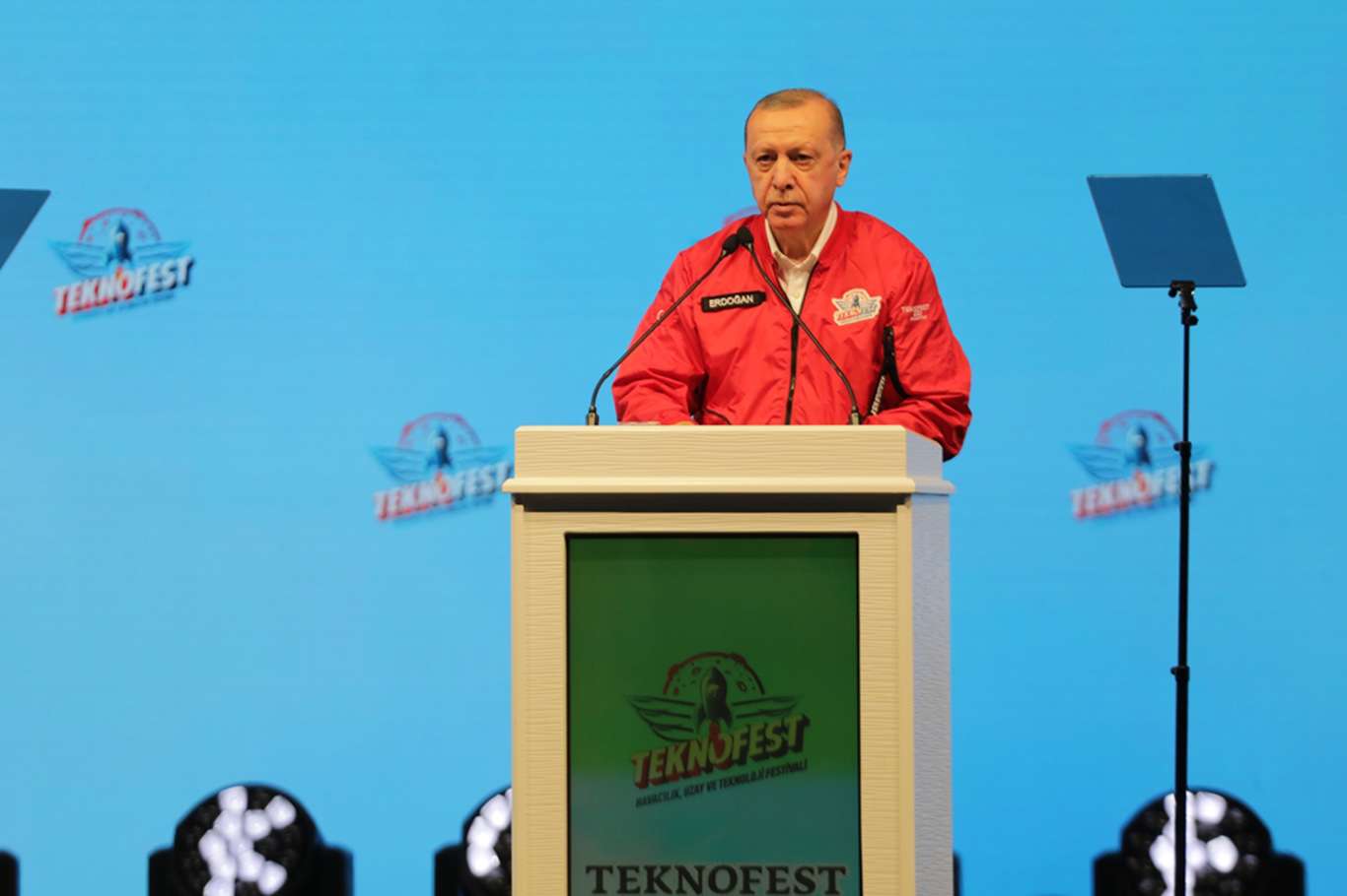Cumhurbaşkanı Erdoğan: "Hedefimiz otomobil ve uçan araba" Cumhurbaşkanı Erdoğan: "Hedefimiz otomobil ve uçan araba"